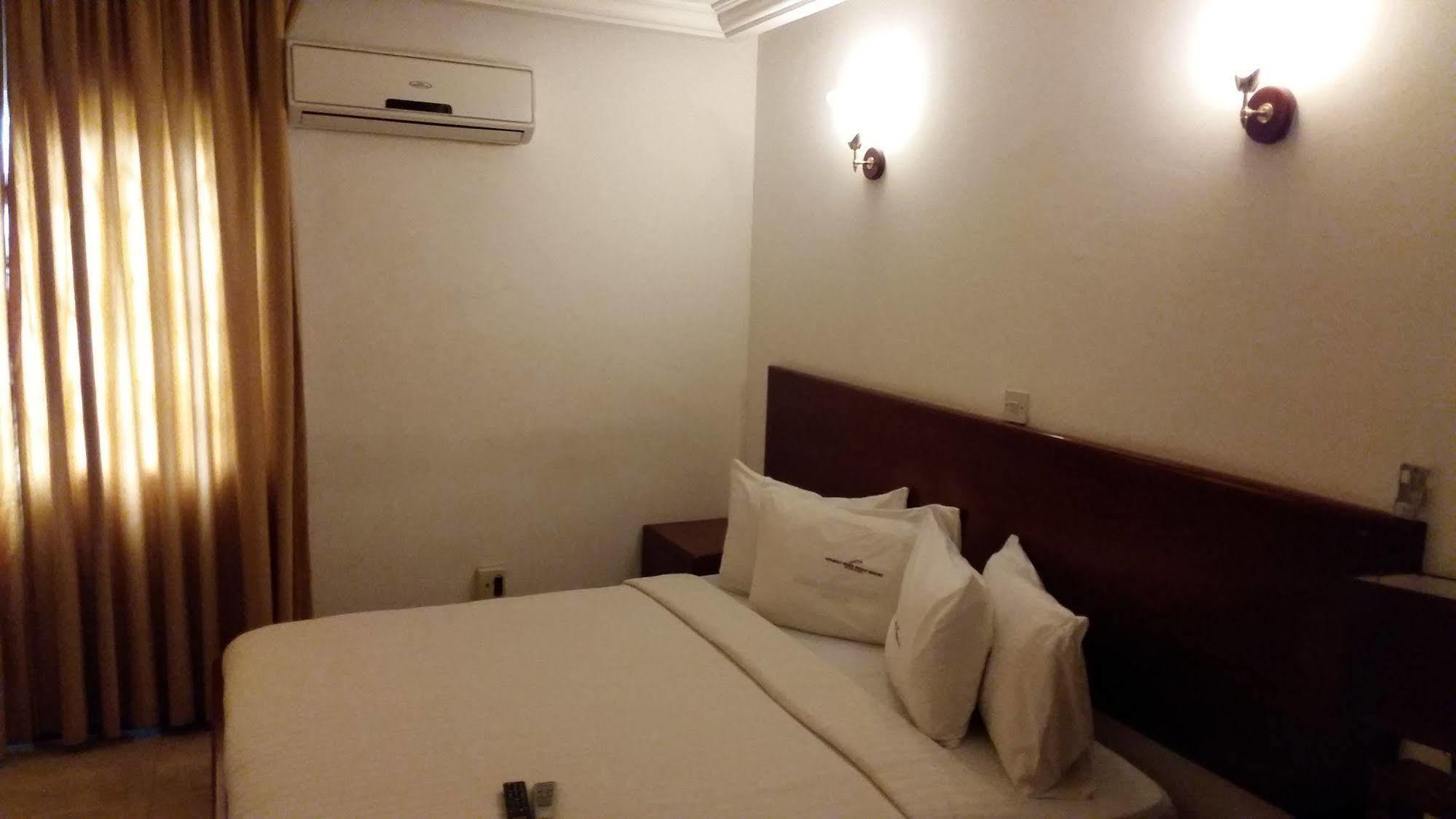 Afrikiko River Front Resort Akosombo Exterior photo