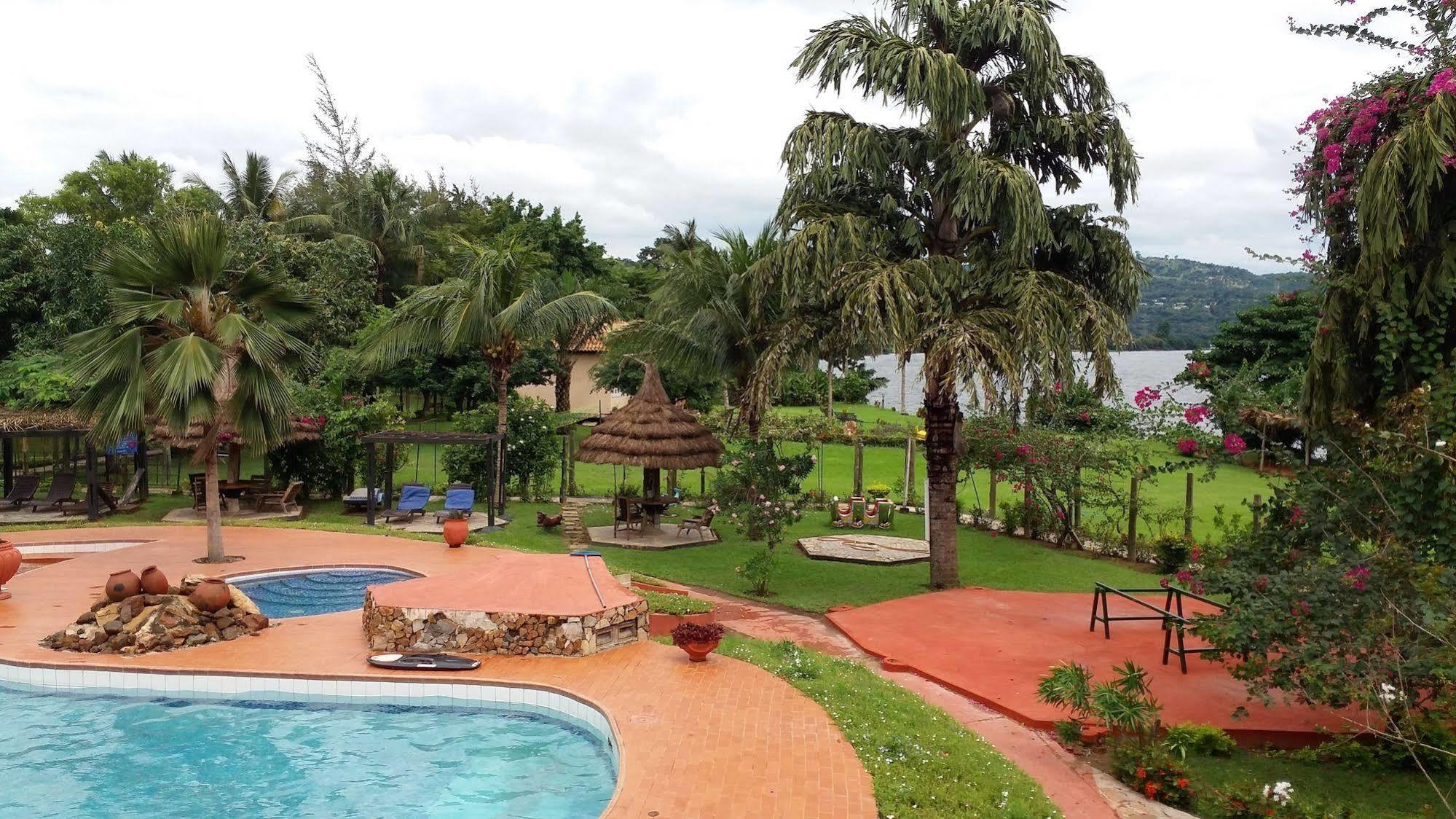 Afrikiko River Front Resort Akosombo Exterior photo